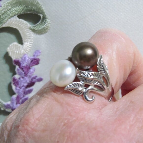 CFJ Sterling Silver and Pearl Ring ~ White & Brown Pearl ~ w Leaf Detail Size 10 - Picture 14 of 16